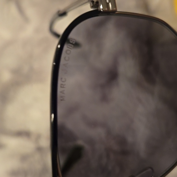 Marc Jacobs Black and Silver Sunglasses Brand New in Case - Picture 5 of 13